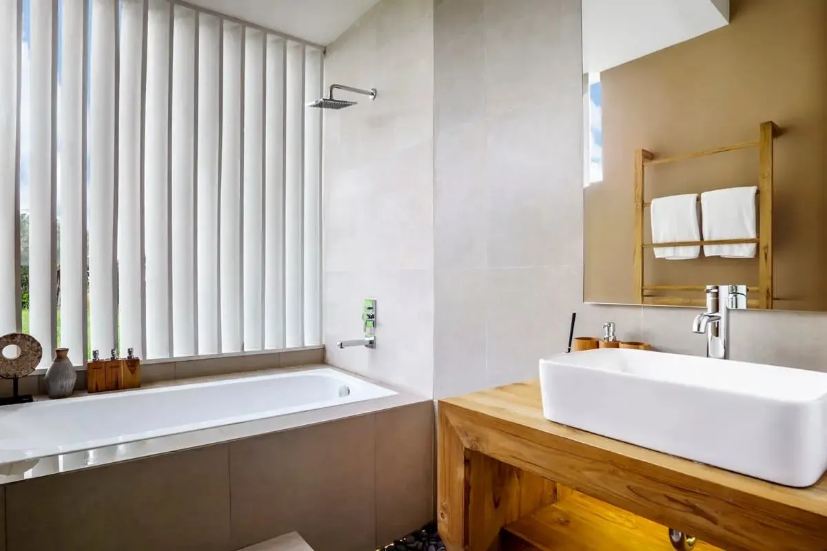 An ensuite bathroom